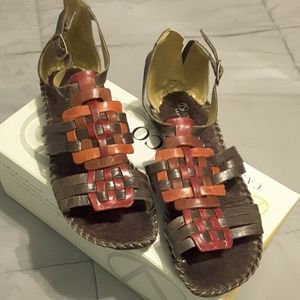 BEAUTIFUL leather sandals! Size 7 medium.